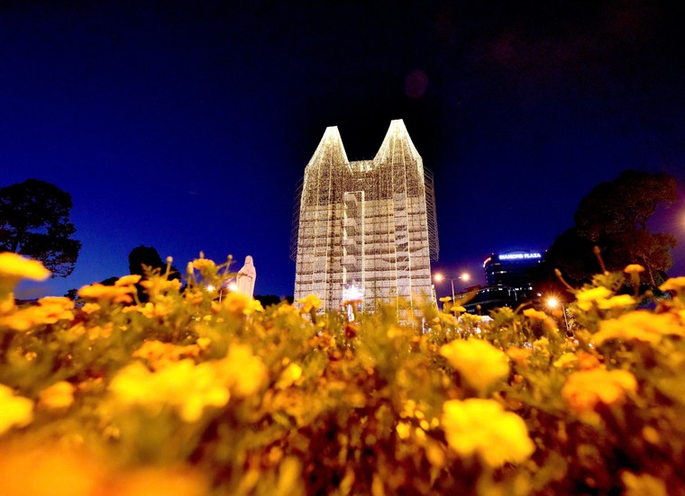 Sài Gòn trang hoàng rực rỡ đón Giáng Sinh ảnh 1