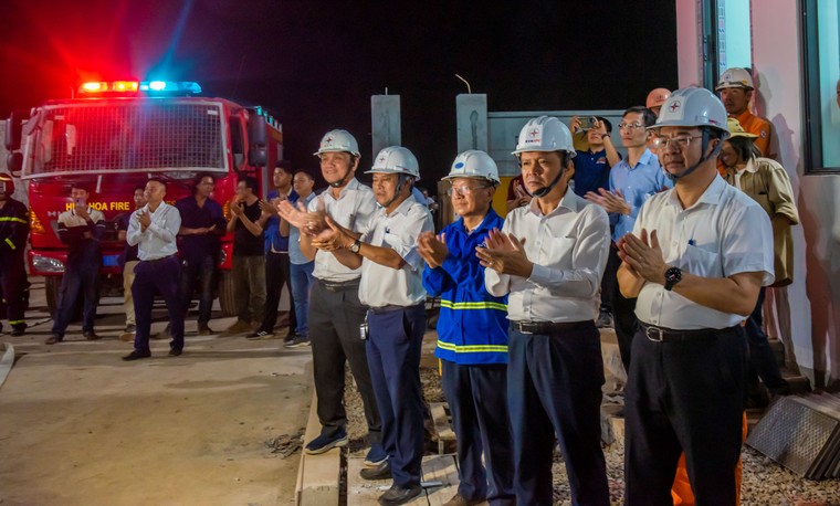 Ngành Điện miền Nam “Xuyên đêm” đưa các công trình điện trọng điểm về đích ảnh 9