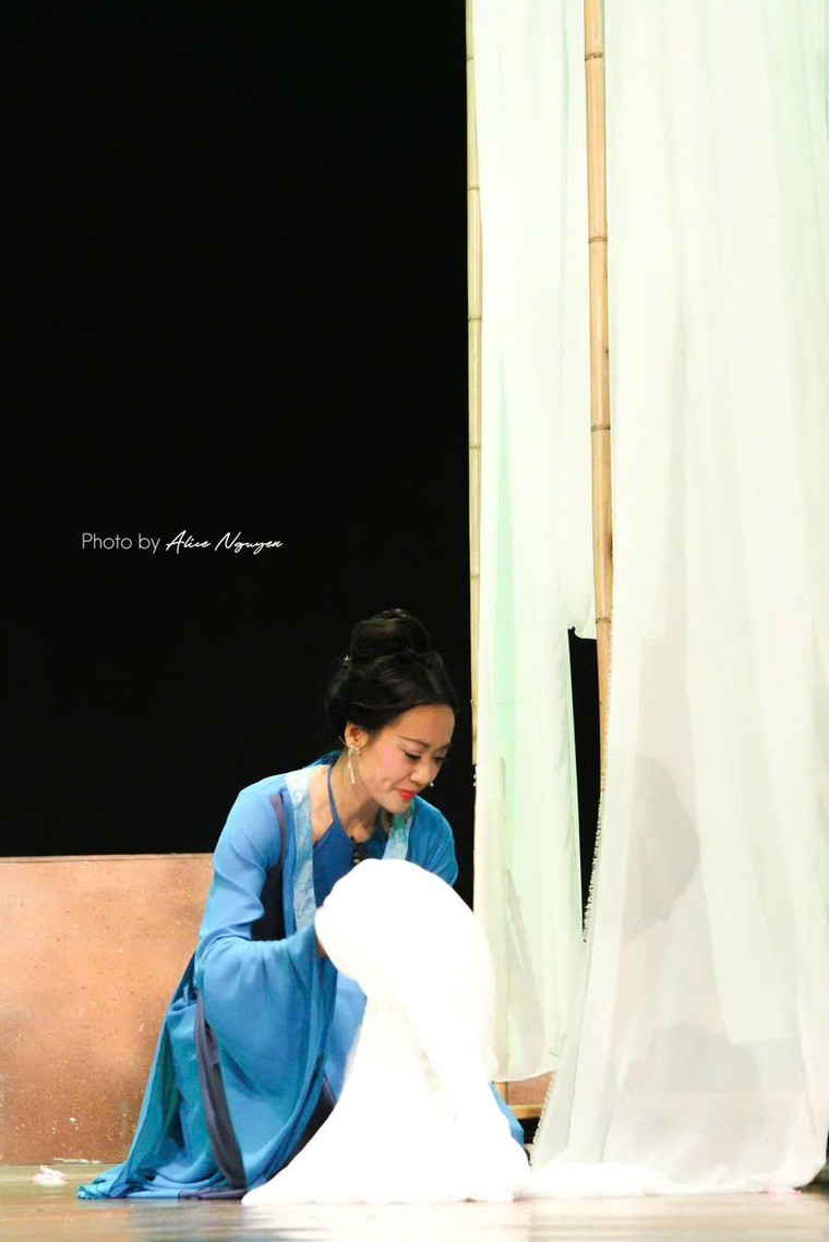 "Thúy Kiều" Hồng Ánh bị mất giọng, xin lỗi khán giả vì sự cố ngoài ý muốn ảnh 1