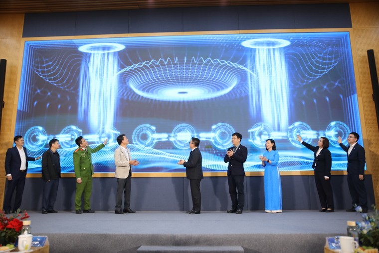 Mua thuốc trực tuyến từ FPT Long Châu qua ứng dụng VNeID ảnh 1