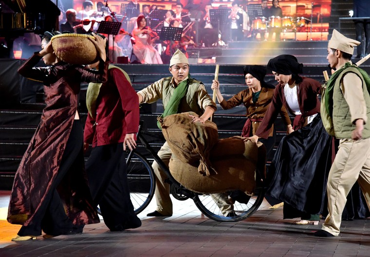 Hàng nghìn người tham dự đêm nhạc “Bài ca không quên” ảnh 4