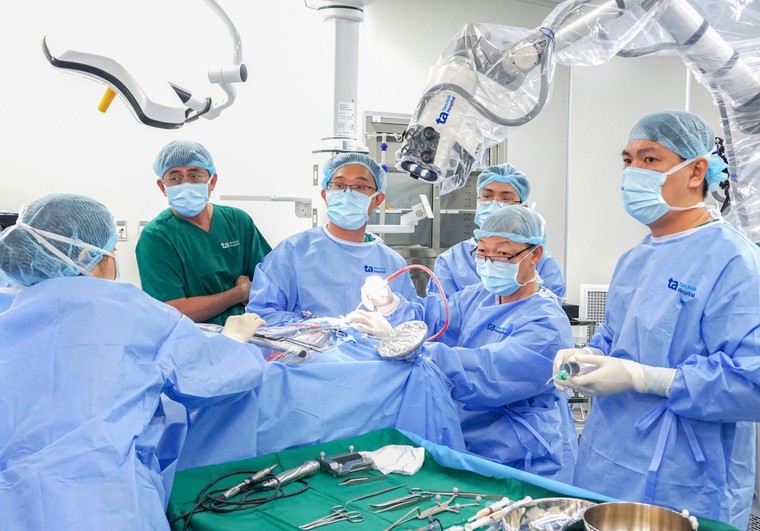 Robot AI duy nhất tại Việt Nam ghi dấu ấn với 100 ca mổ não và tủy sống thành công ảnh 3