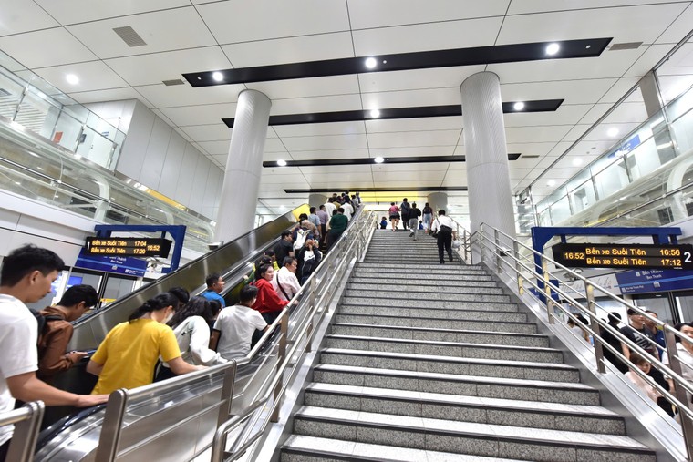 Lần đầu đi Metro! ảnh 14