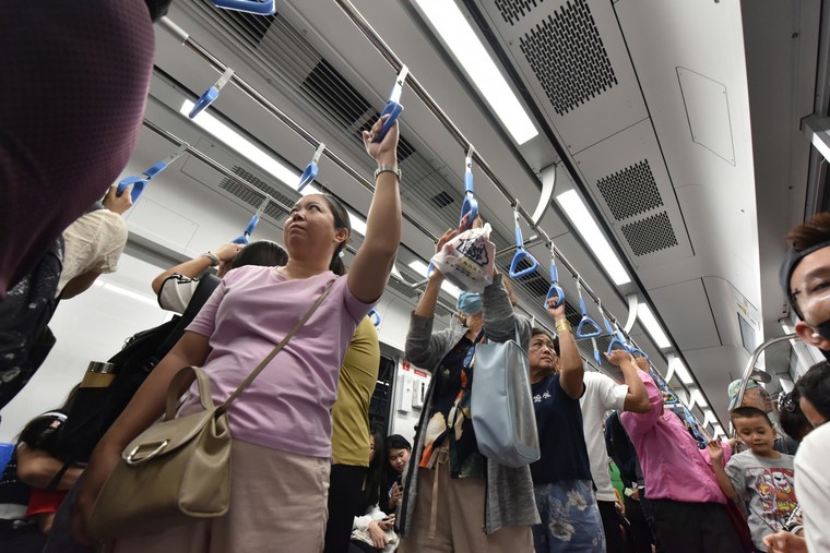 Lần đầu đi Metro! ảnh 13