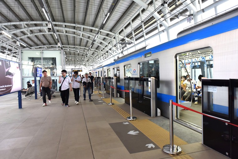 Lần đầu đi Metro! ảnh 12