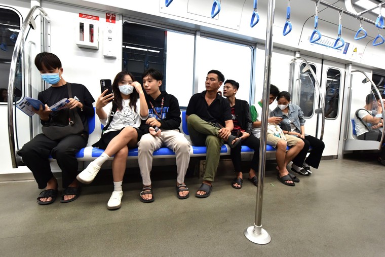Lần đầu đi Metro! ảnh 6