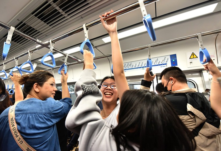 Lần đầu đi Metro! ảnh 7