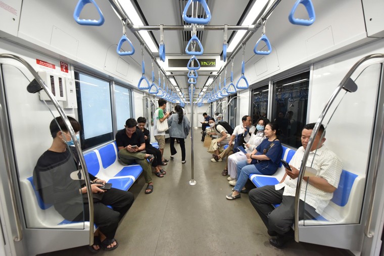 Lần đầu đi Metro! ảnh 5