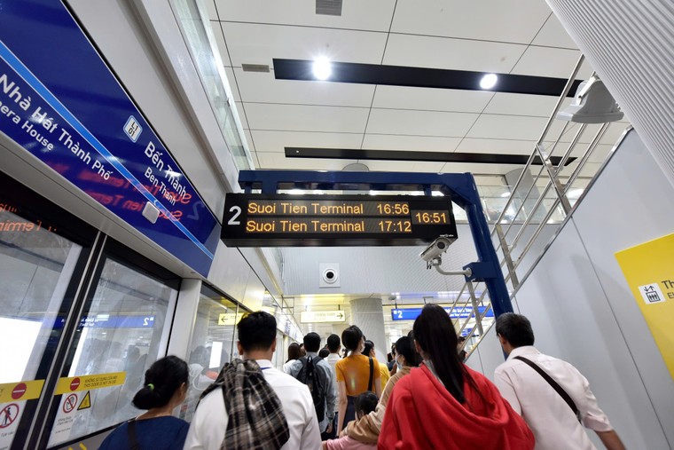 Lần đầu đi Metro! ảnh 16