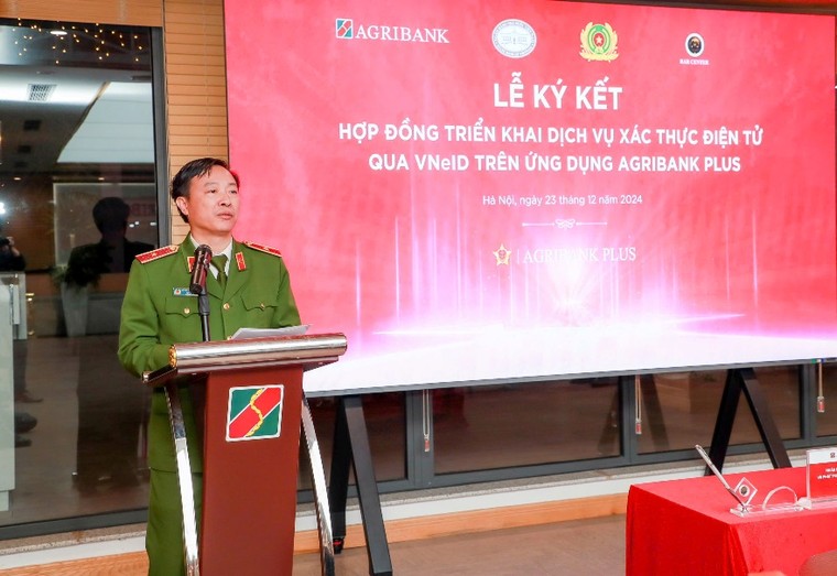 Agribank và Bộ Công an ký kết triển khai dịch vụ xác thực điện tử qua VNeID trên ứng dụng Agribank Plus ảnh 2