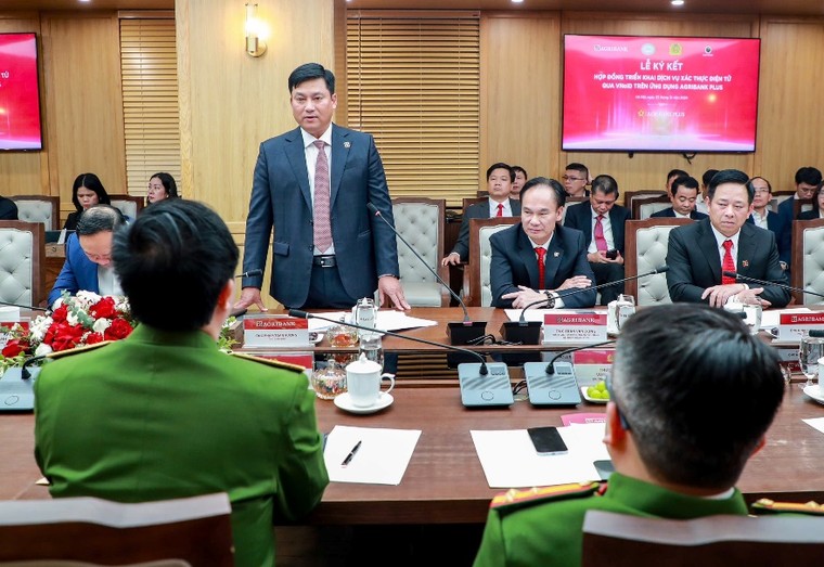 Agribank và Bộ Công an ký kết triển khai dịch vụ xác thực điện tử qua VNeID trên ứng dụng Agribank Plus ảnh 4