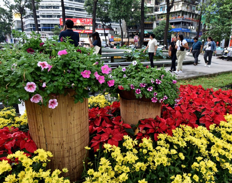 Hồ Con Rùa ngày và đêm đón năm mới 2025 ảnh 4