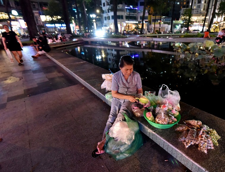 Hồ Con Rùa ngày và đêm đón năm mới 2025 ảnh 25