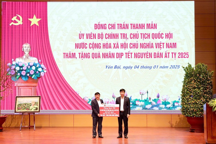 Agribank trao an sinh xã hội và tặng quà Tết cho người nghèo, gia đình chính sách tỉnh Yên Bái ảnh 3