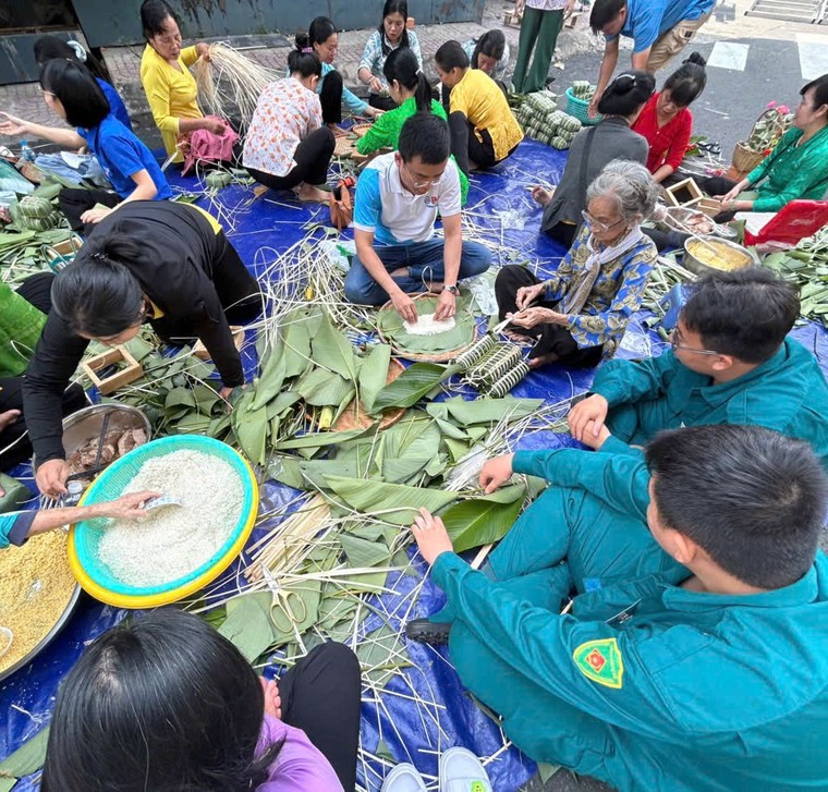 Phố nhỏ Sài Gòn đón xuân ảnh 2
