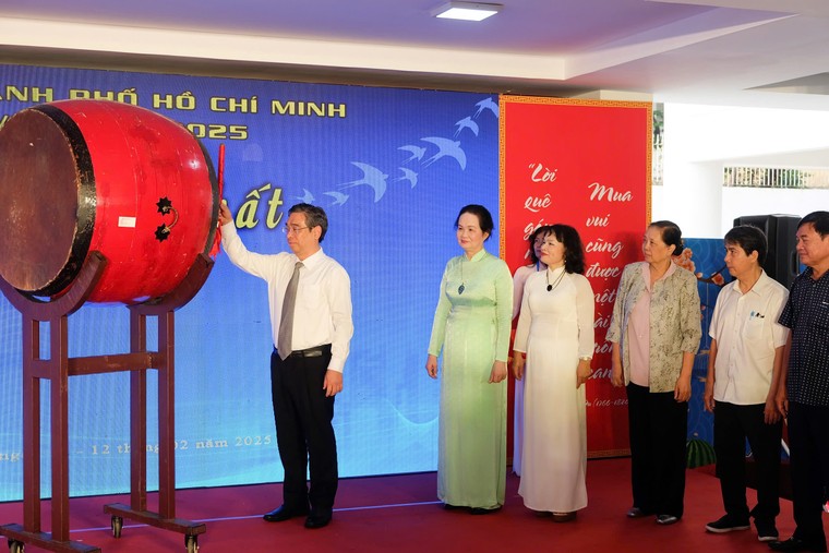 Ngày thơ Việt Nam tại TPHCM: Bài ca thống nhất! ảnh 1