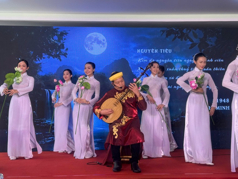 Ngày thơ Việt Nam tại TPHCM: Bài ca thống nhất! ảnh 4