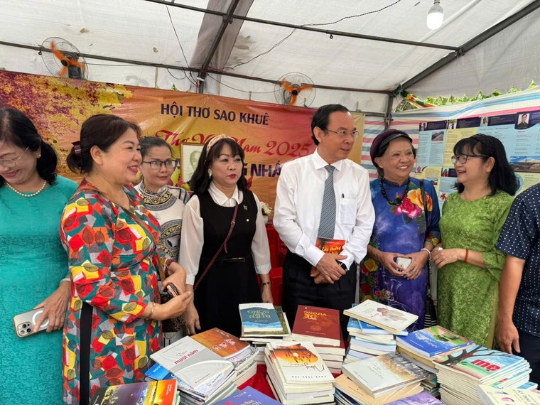 Ngày thơ Việt Nam tại TPHCM: Bài ca thống nhất! ảnh 2