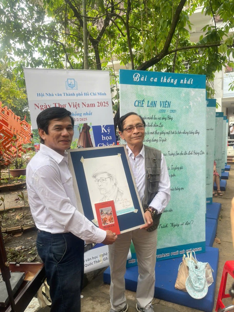 Ngày thơ Việt Nam tại TPHCM: Bài ca thống nhất! ảnh 8