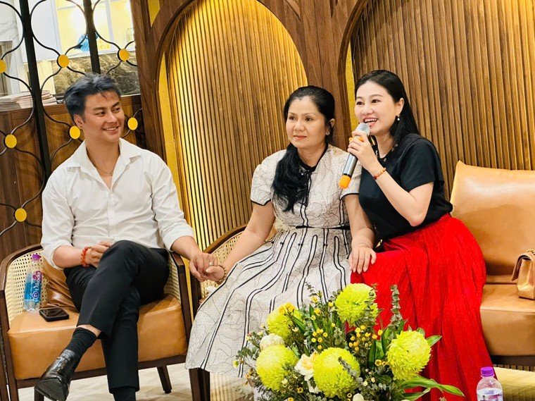 Đại gia tộc Minh Tơ hội ngộ trong Câu thơ yên ngựa! ảnh 2