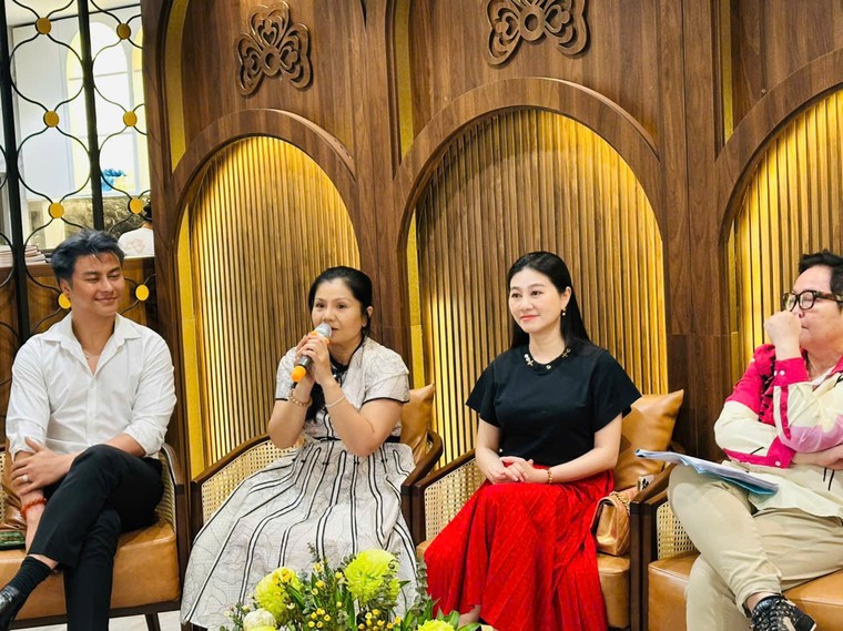 Đại gia tộc Minh Tơ hội ngộ trong Câu thơ yên ngựa! ảnh 1