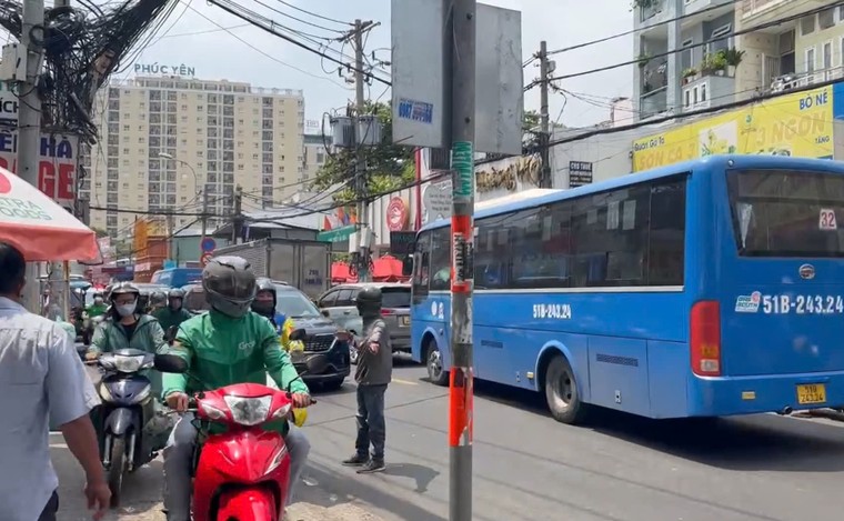 Trên đường đi giao hàng, nam shipper bị xe tải tông tử vong ảnh 2