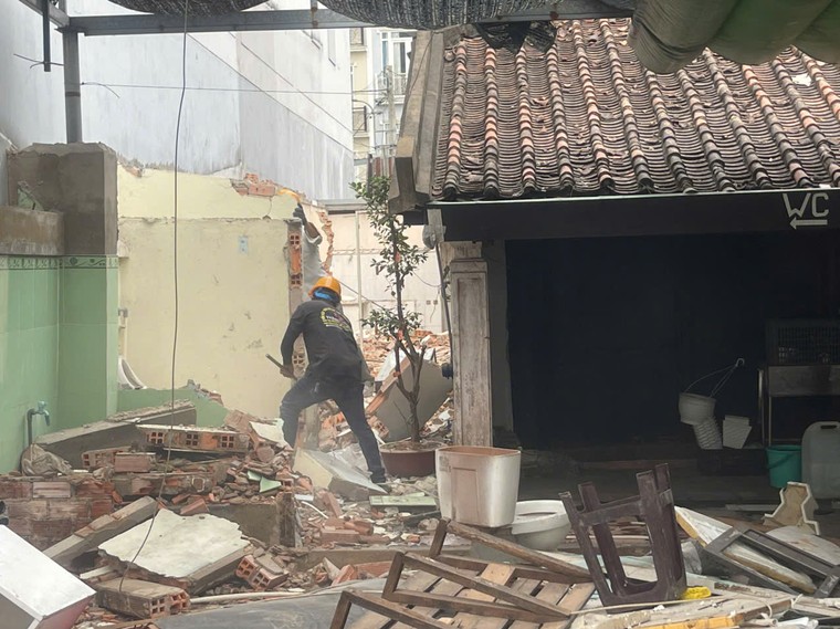 Đang cưỡng chế các công trình lấn chiếm di tích nhà Vương Hồng Sển ảnh 2