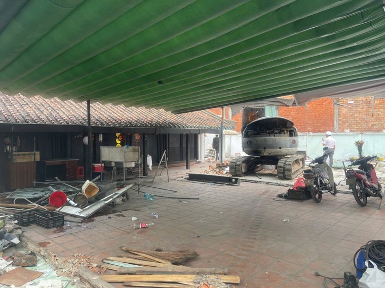 Đang cưỡng chế các công trình lấn chiếm di tích nhà Vương Hồng Sển ảnh 1