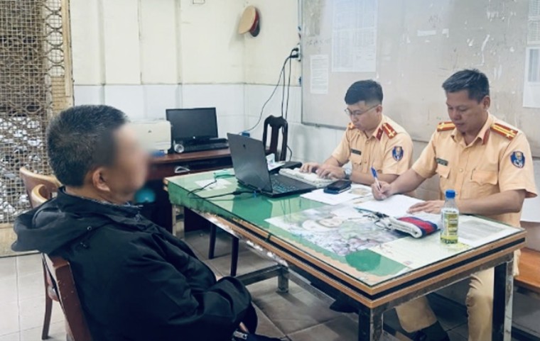 TP.HCM: Thông tin về vụ CSGT giằng co với người vi phạm trên đường ảnh 1