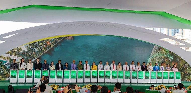 Nutifood nhắn gửi lời yêu thương qua dự án cầu đi bộ nối sông Sài Gòn ảnh 3