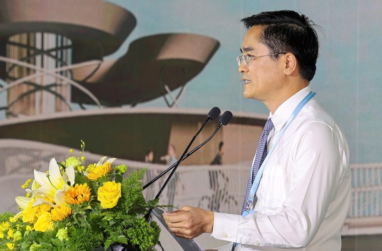 Nutifood nhắn gửi lời yêu thương qua dự án cầu đi bộ nối sông Sài Gòn ảnh 1