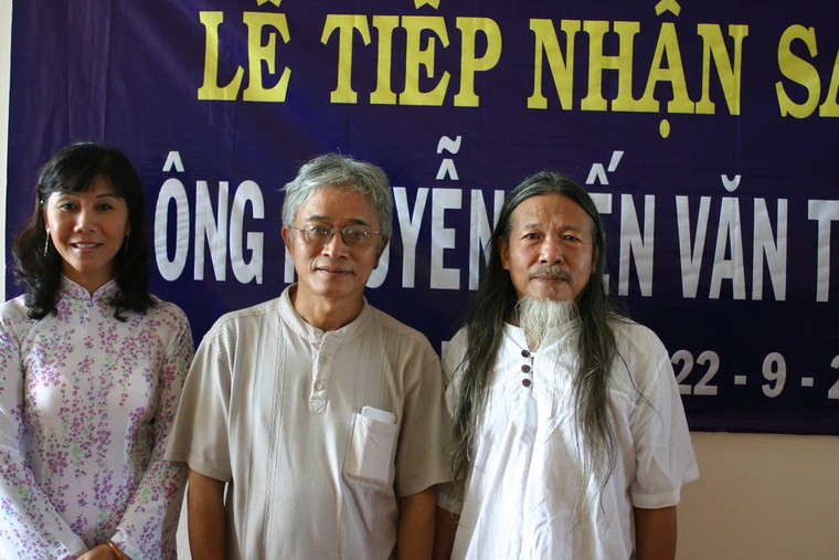 Vĩnh biệt dịch giả Nguyễn Tiến Văn: cả đời mua sách để đem cho ảnh 1