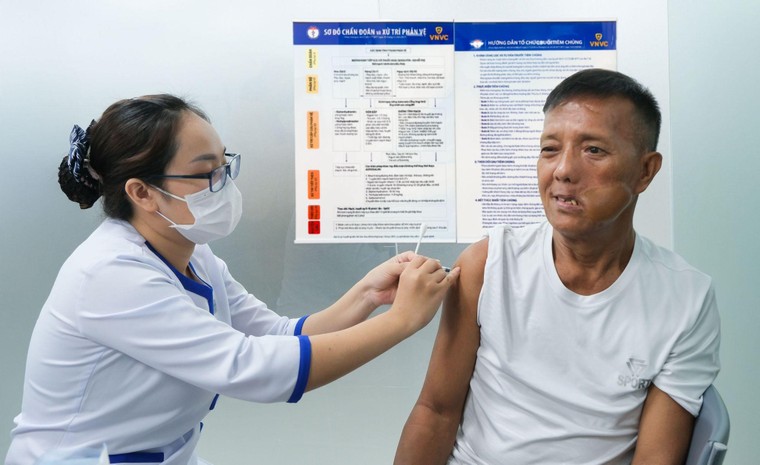 VNVC tiêm miễn phí vắc xin cúm cho cựu binh, thương bệnh binh, người có công với cách mạng ảnh 9