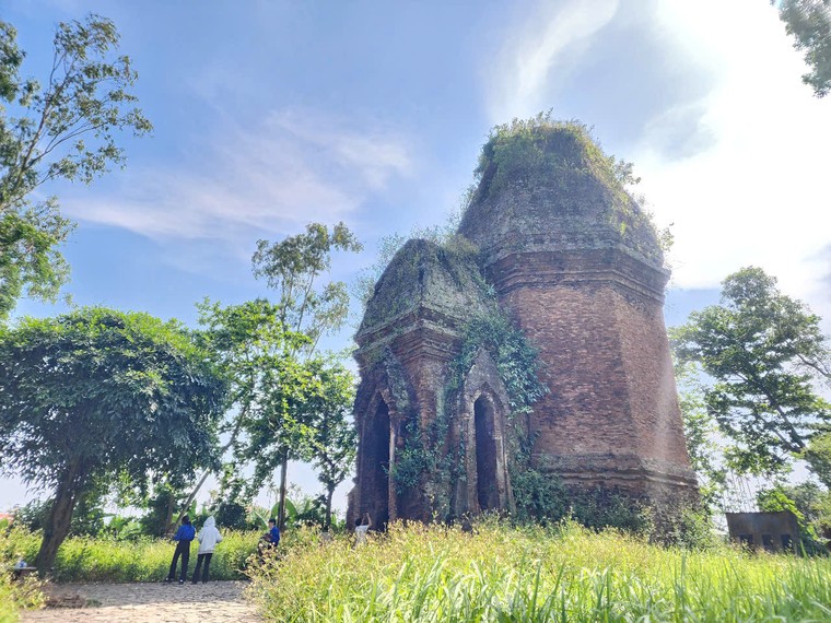 Quảng Nam: Độc đáo ngôi tháp nghìn năm tuổi ảnh 1