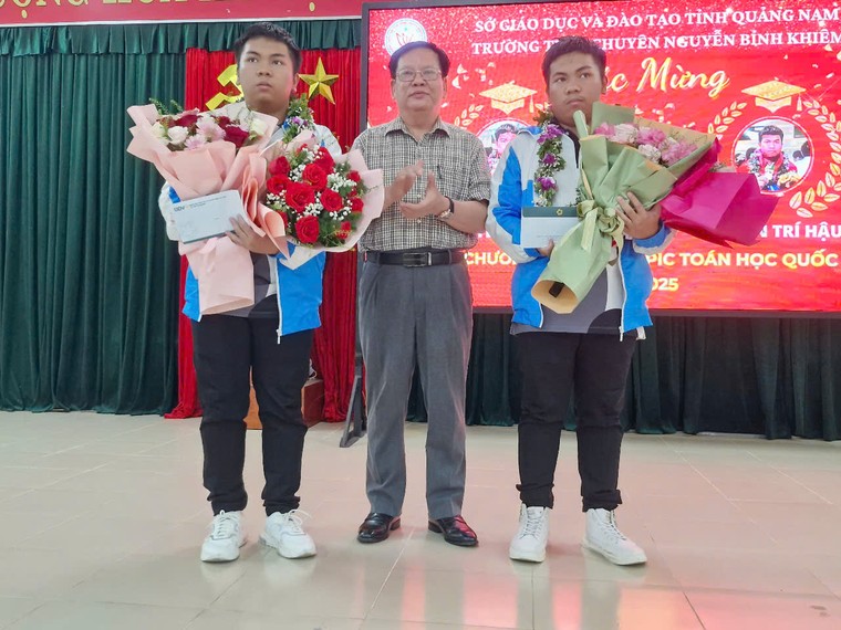 Anh em song sinh chinh phục Olympic Toán Quốc tế ảnh 3