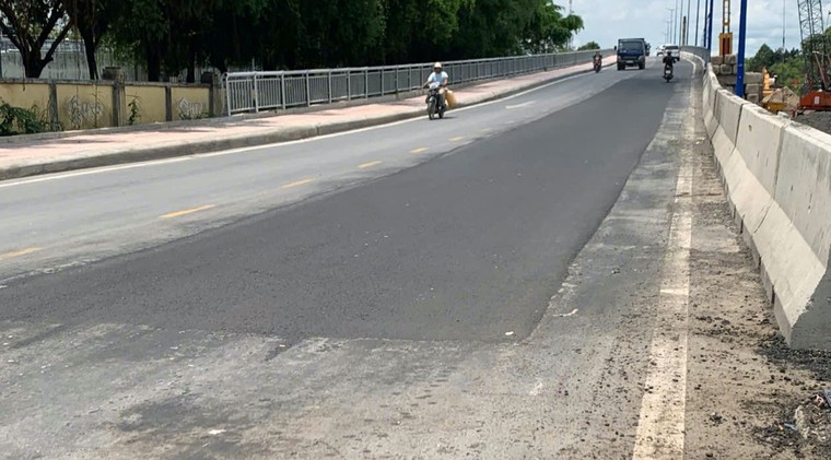 Nhiều cầu, đường trăm tỷ vừa sử dụng vài tháng đã sụt lún, hư hỏng ảnh 4