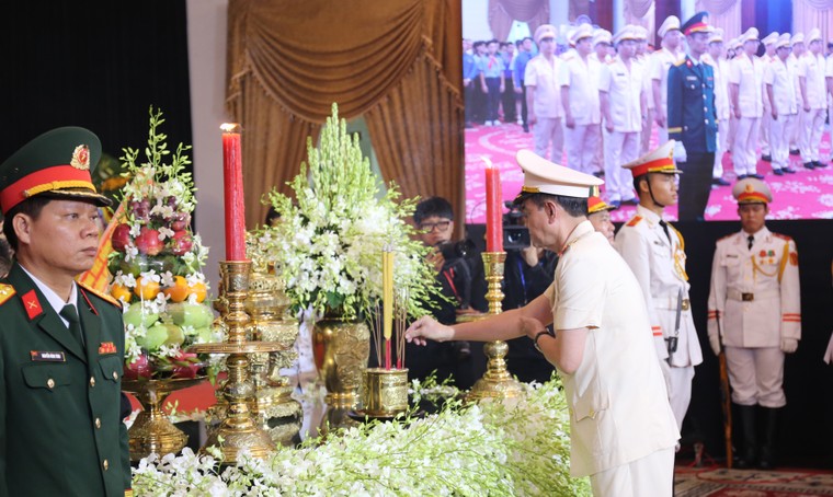 Lãnh đạo và nhân dân TP.HCM vô cùng thương tiếc nguyên Chủ tịch nước Trần Đức Lương ảnh 13