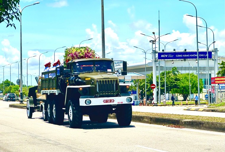 Chùm ảnh: Linh cữu nguyên Chủ tịch nước Trần Đức Lương về với đất mẹ ảnh 5