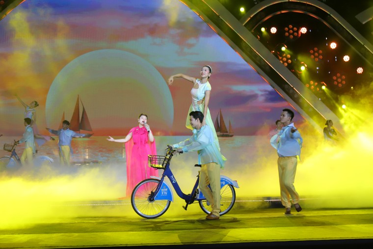 Rực rỡ đêm khai mạc pháo hoa Đà Nẵng 2025 ảnh 2