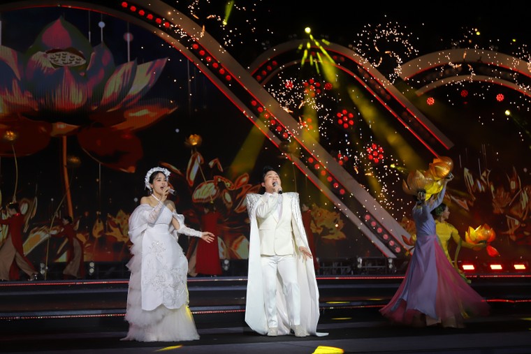 Rực rỡ đêm khai mạc pháo hoa Đà Nẵng 2025 ảnh 4