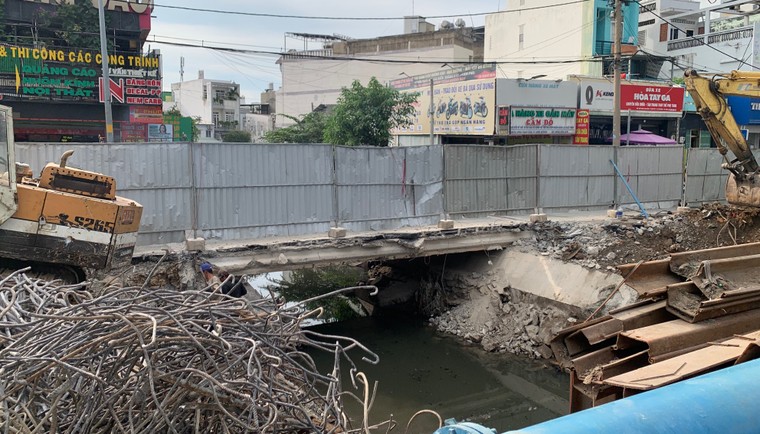 Hạ tầng TP.Thủ Đức bây giờ ra sao? - Bài 2: Người dân khốn khổ chống đỡ ngập nước quanh chợ ảnh 4