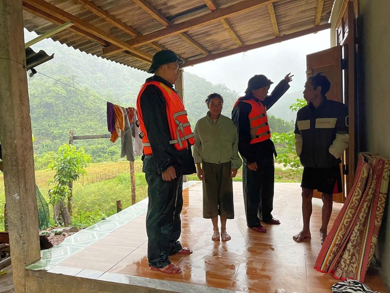 Miền Trung thiệt hại nặng nề vì mưa bão giữa mùa hè ảnh 2