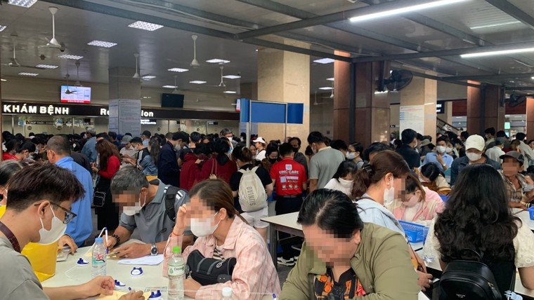 Nhọc nhằn khám bệnh - Bài 2: Lên thành phố thì tốn kém, ở quê không yên tâm ảnh 1