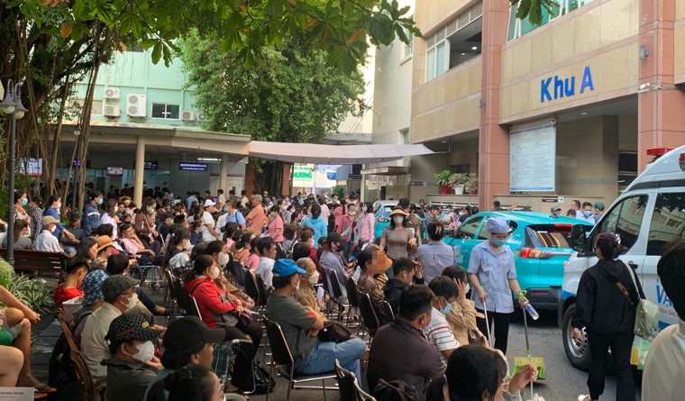 Nhọc nhằn khám bệnh - Bài 2: Lên thành phố thì tốn kém, ở quê không yên tâm ảnh 2