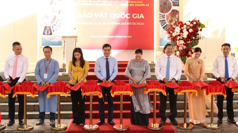 Chiêm ngưỡng “Bảo vật quốc gia - Những kiệt tác di sản tại TP.HCM” ảnh 1