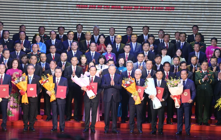 Tổng Bí thư Tô Lâm: “Đội ngũ đã chỉnh tề, hàng lối đã ngay ngắn, cả dân tộc cùng vươn tới tương lai” ảnh 1