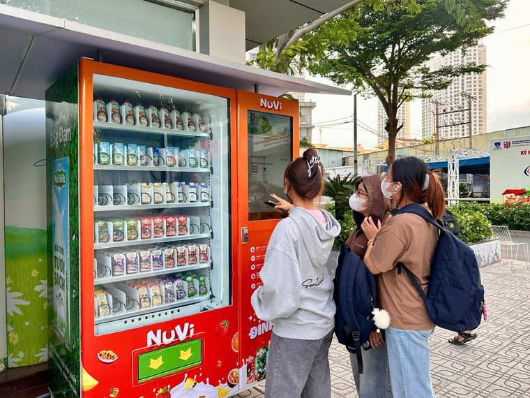 Nutifood tiên phong triển khai máy bán kem tự động ảnh 2