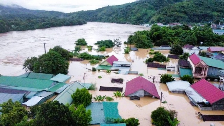 Agribank đồng hành cùng chính quyền và nhân dân các địa phương khắc phục thiệt hại do bão Wipha ảnh 3