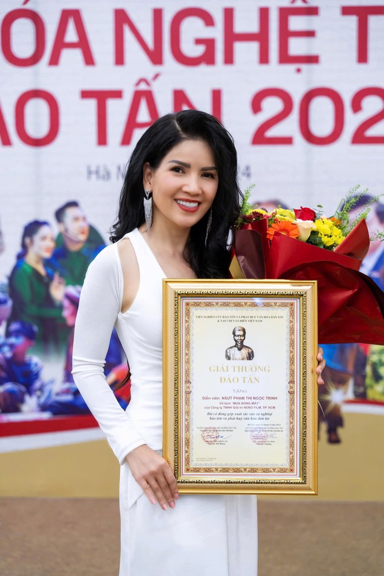 NSƯT Ngọc Trinh qua đời - một nụ cười trẻ thơ vụt tắt ảnh 2