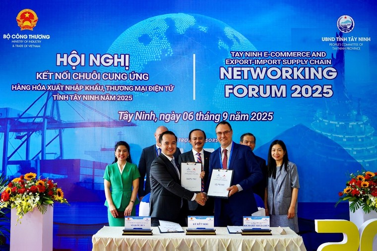 Cảng Quốc tế Long An ký thỏa thuận với hai cảng quốc tế chiến lược Mỹ và Thụy Điển ảnh 2